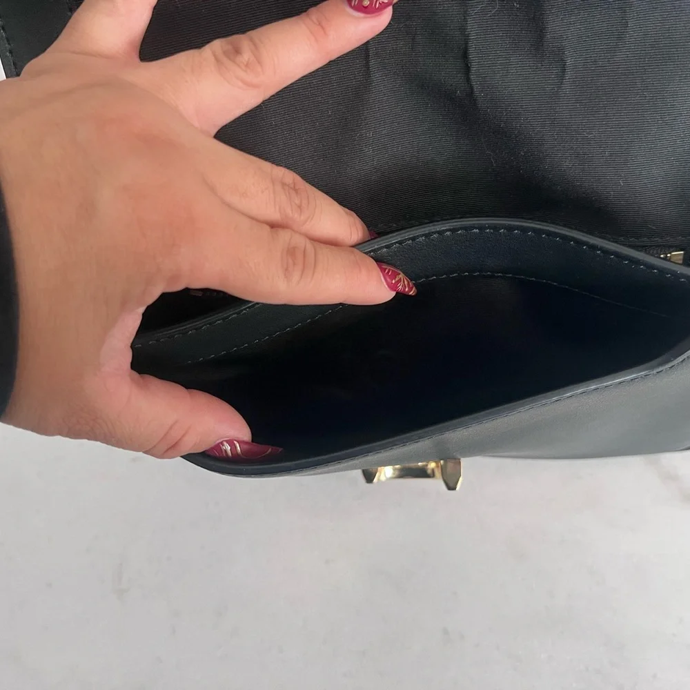 Marc Jacobs J shoulder Bag with Gold Chain - Picture 6 of 6